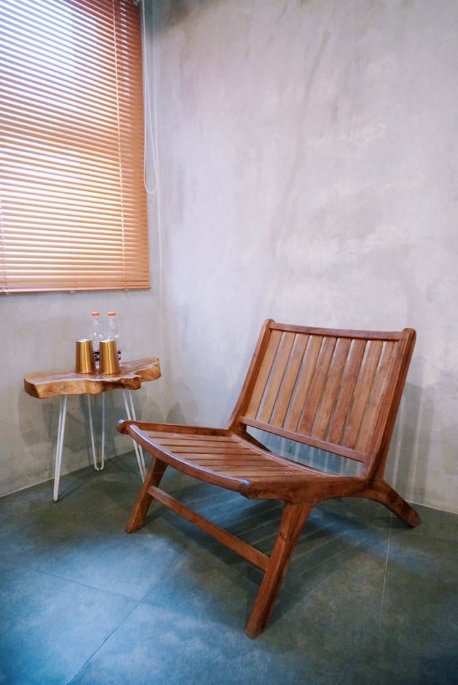 Business Room, 1 Queen Bed, Non Smoking - Photo 7