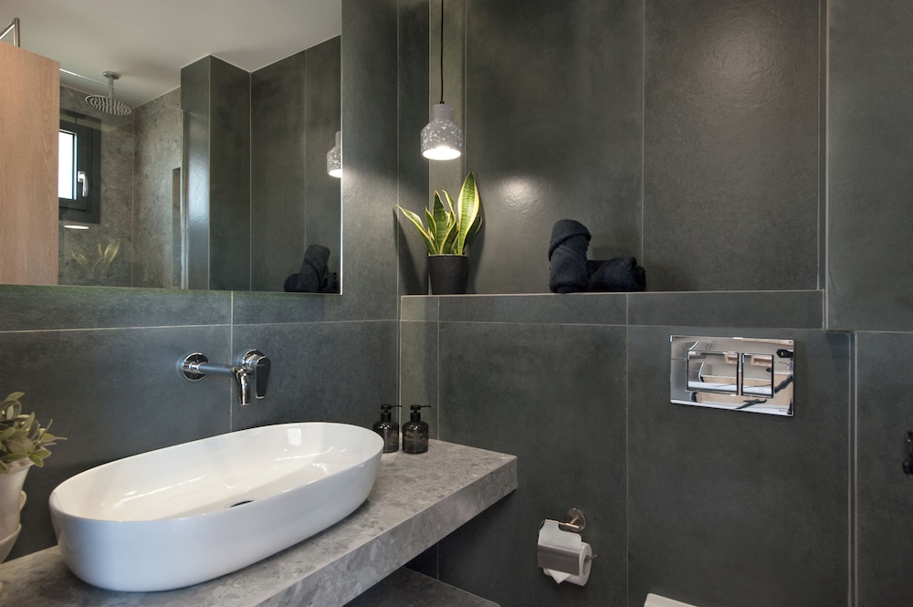 Standard Suite - Photo 2