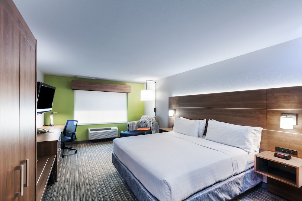Suite, 1 King Bed - Photo 2