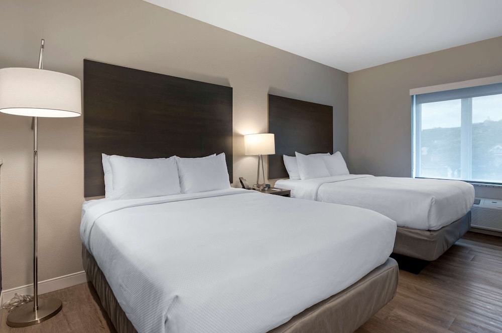 Standard Room, 2 Queen Beds, Non Smoking - Photo 4