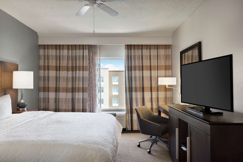 Suite, 1 King Bed, Accessible (Hearing) - Photo 3