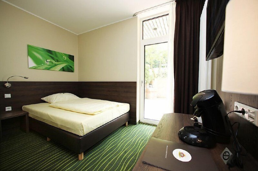 Business Single Room, 1 Double Bed, Non Smoking photo 2
