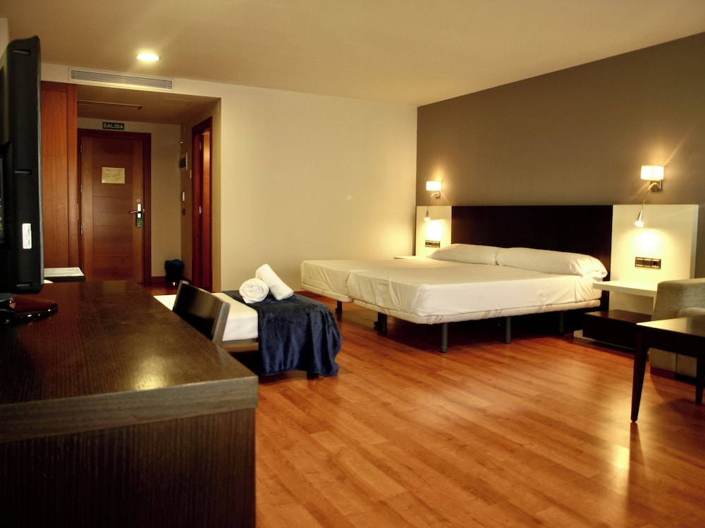 Comfort Triple Room, Balcony, City View