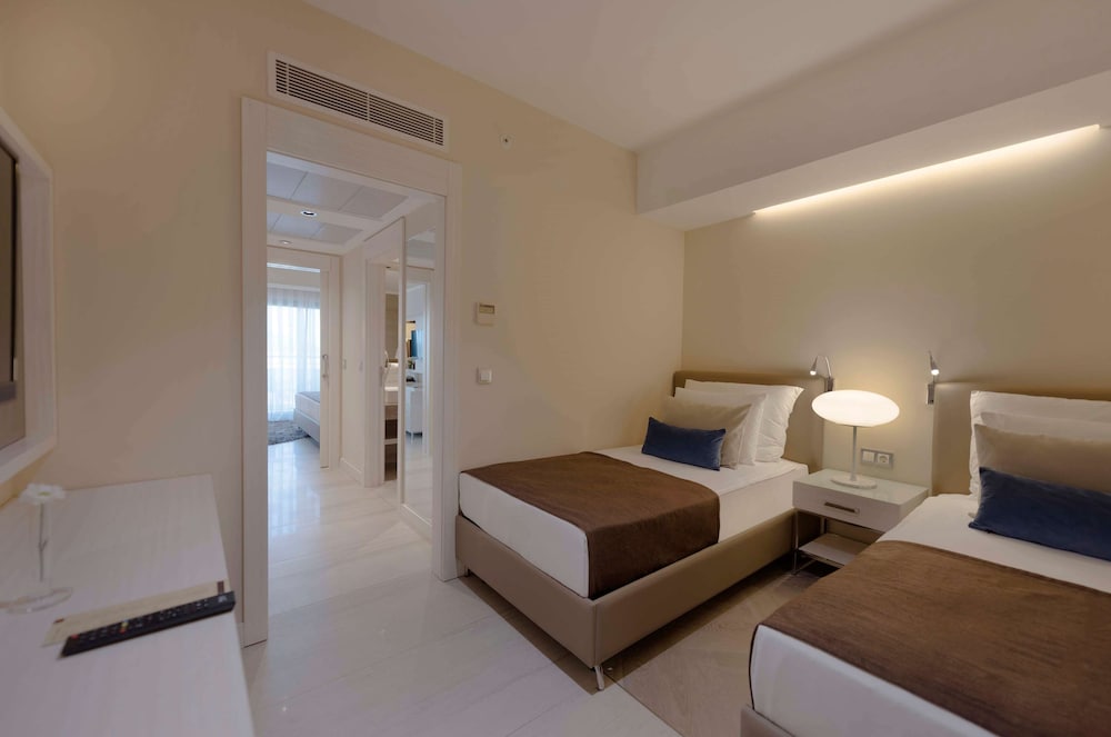 Family Room, Garden View