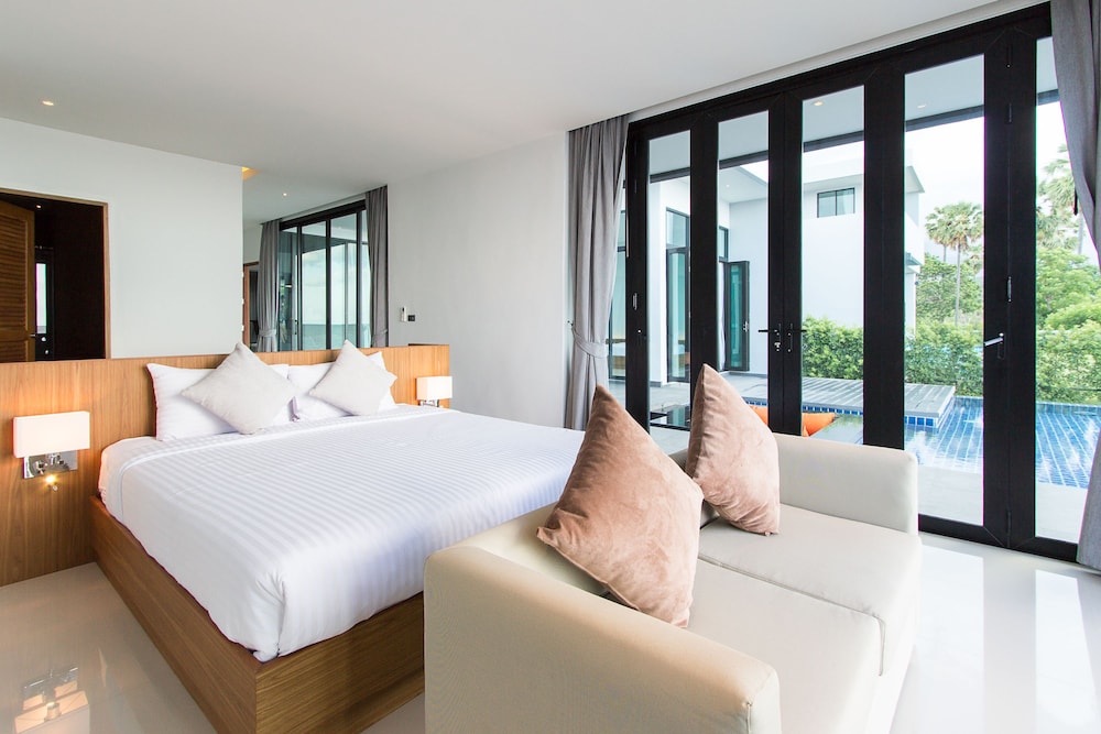 Two Bedroom Beachfront Pool Villa photo 3