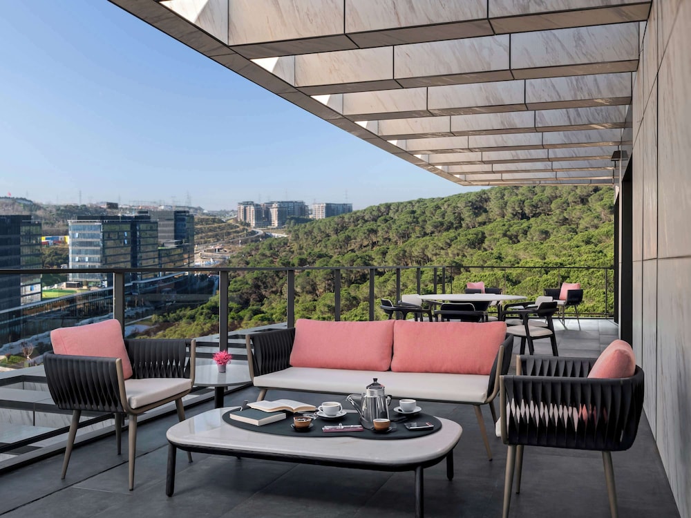 Deluxe Suite, 2 Bedrooms, Terrace thumbnail 6