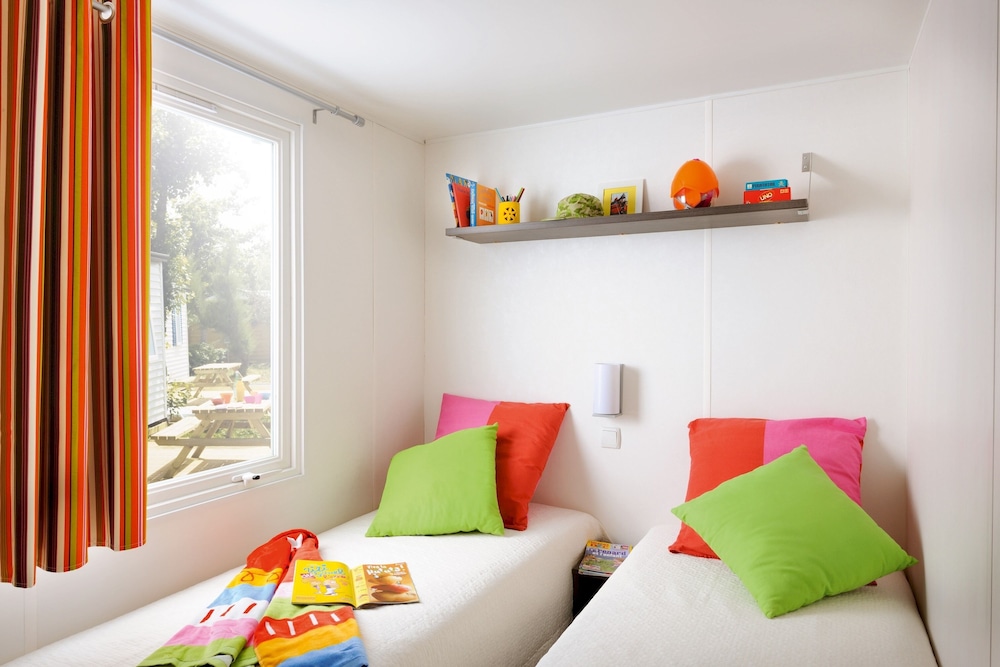 Mobile Home, 2 Bedrooms (Privilège TV, 2569643)