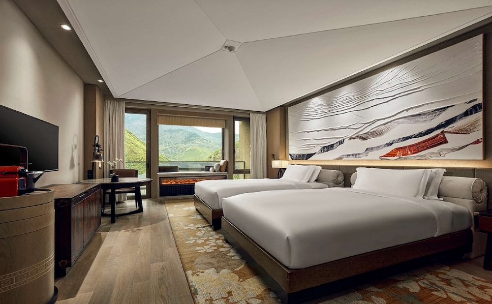 Deluxe Room, 2 Twin Beds, Lake View - Photo 1