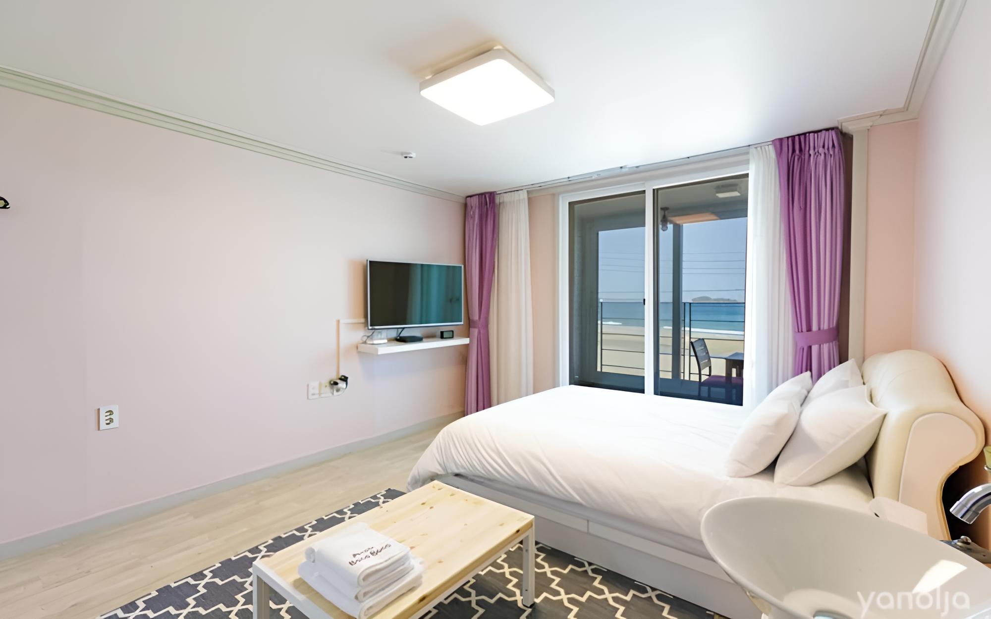 Room (Room 201 (Whirlpool Spa)) - Photo 6
