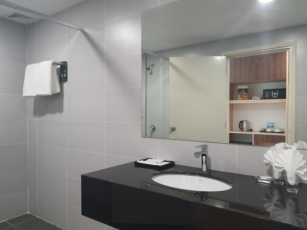 Premier Quadruple Room - Photo 4