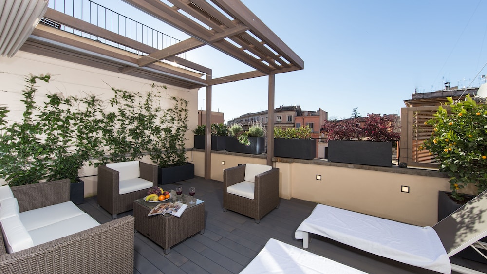 Presidential Suite, Terrace thumbnail 6