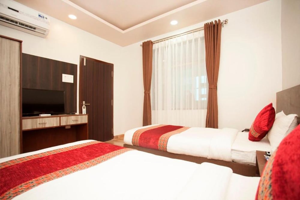 Deluxe Room - Photo 5