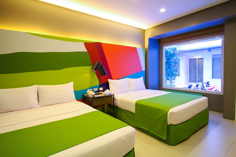 Deluxe Room, Poolside photo 2