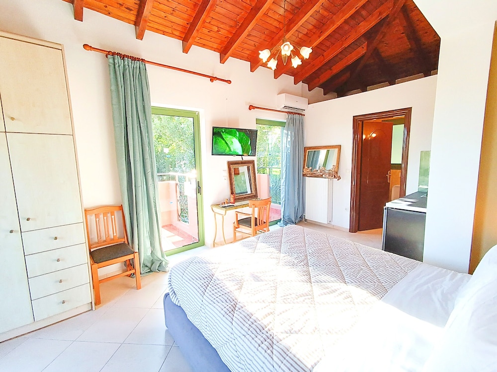 Romantic Suite, Sea Facing