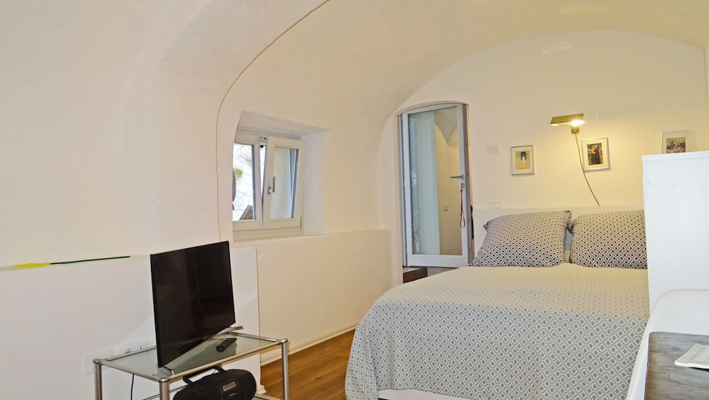 Apartment photo 2