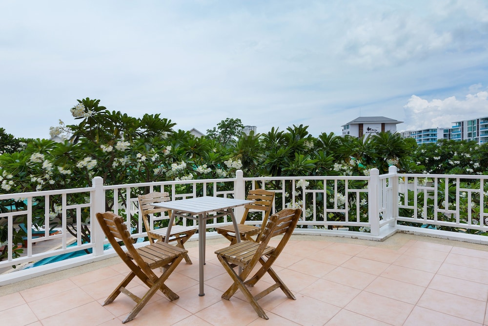 2 Bedroom Apartment with Pool View (No WiFi in room) photo 3