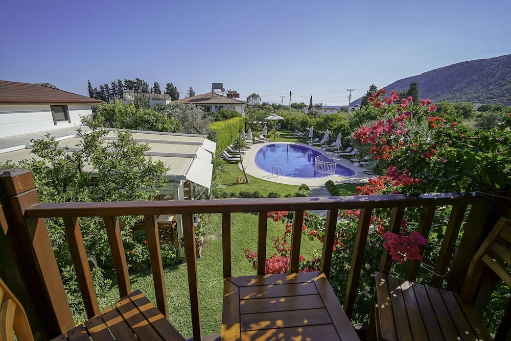 Superior Room, Pool View photo 2