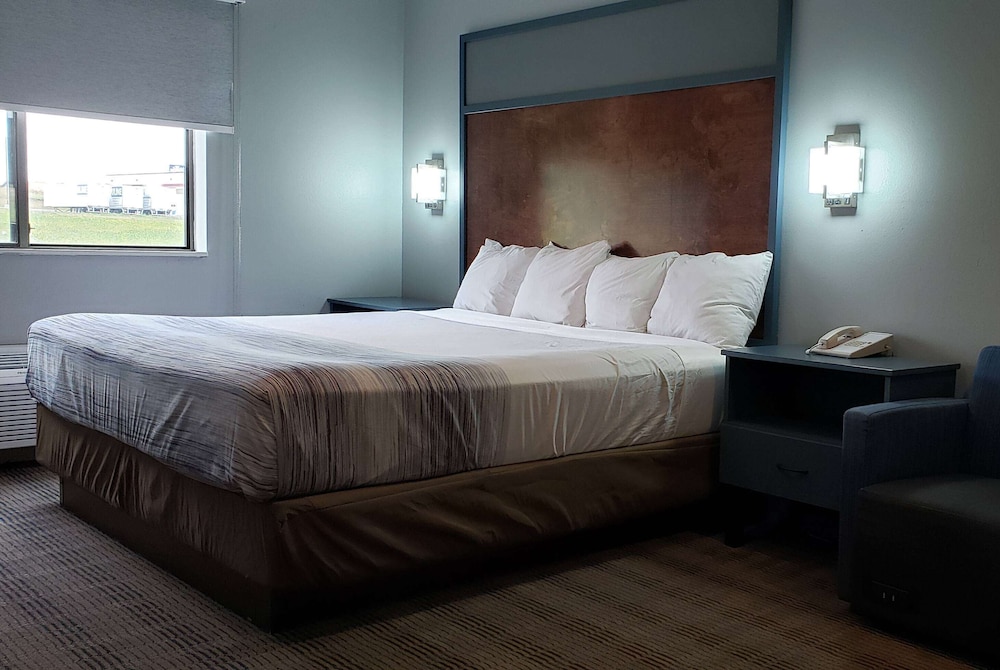 Suite, 1 King Bed, Non Smoking - Photo 2