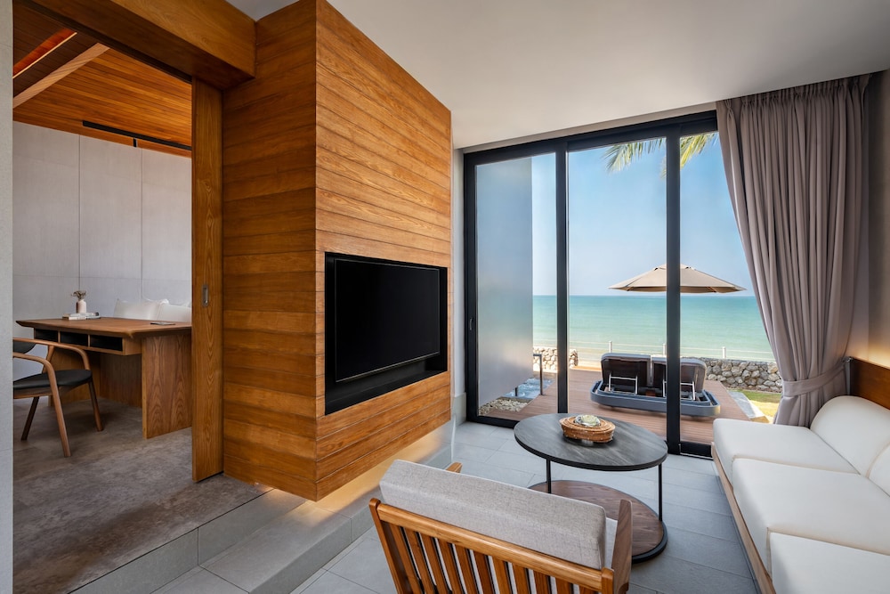 Beachfront suite pool villa - Photo 2