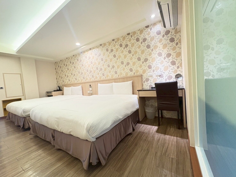 Family Room, 2 Queen Beds photo 2