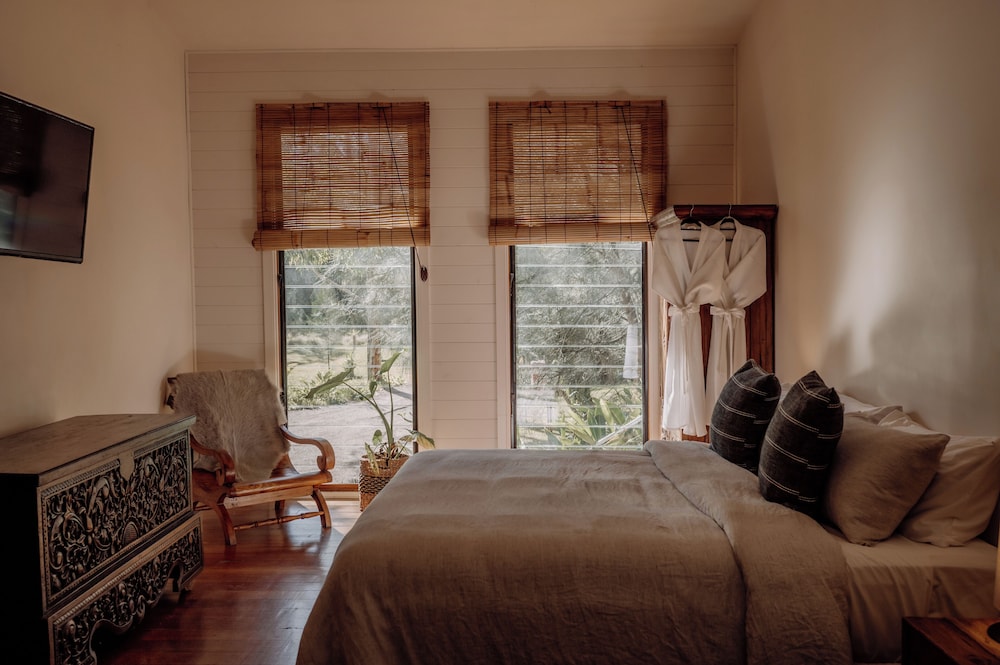 Entire Property photo 3