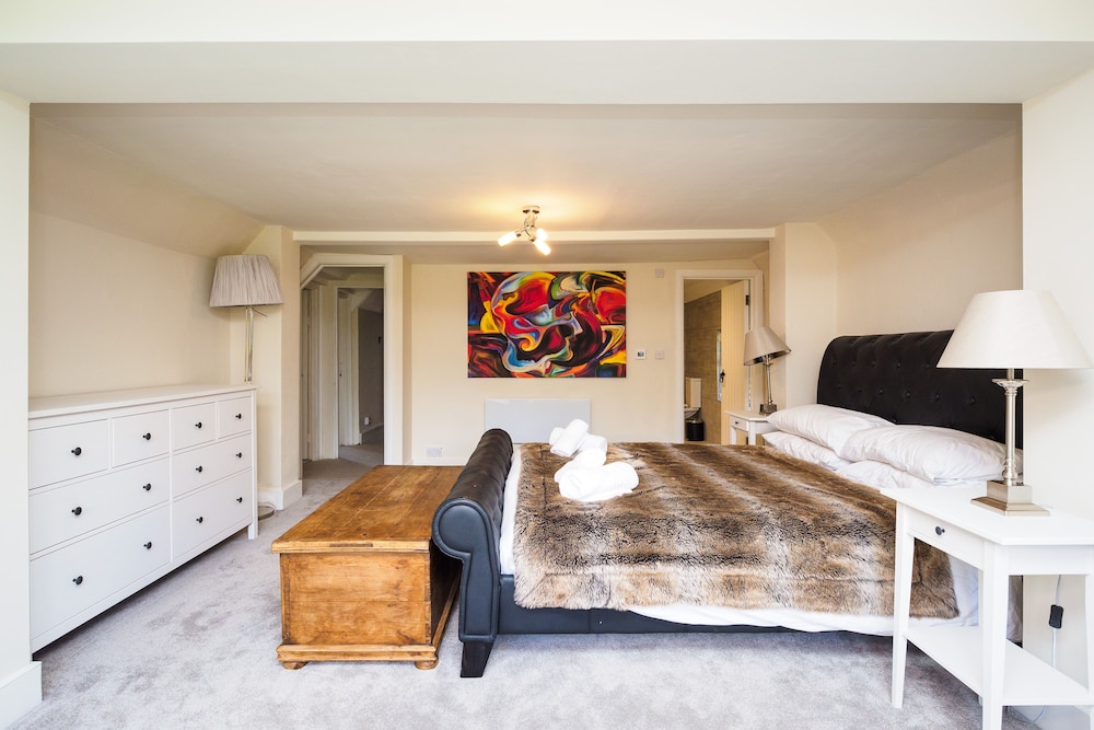 Deluxe House photo 2