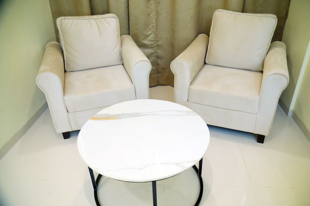 Business Studio Suite, Pool View