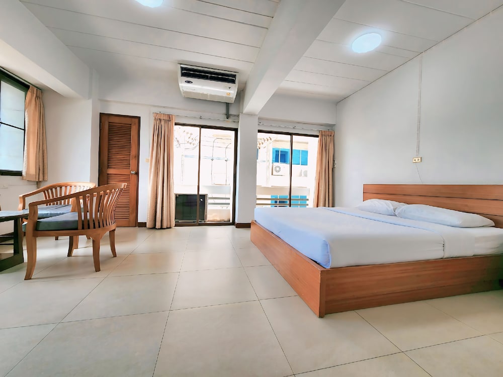 Grand Room, 1 King Bed