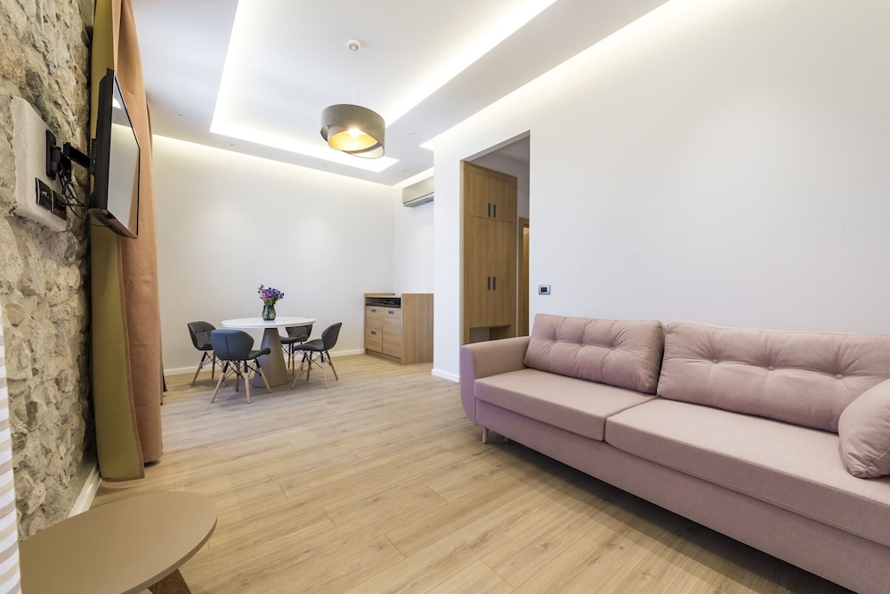 Apartment (A4)