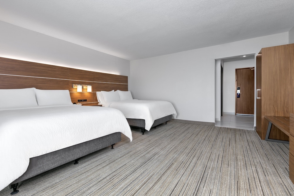 Room, 2 Queen Beds, Mobility Accessible (Communications, Roll-In Shower) - Photo 1