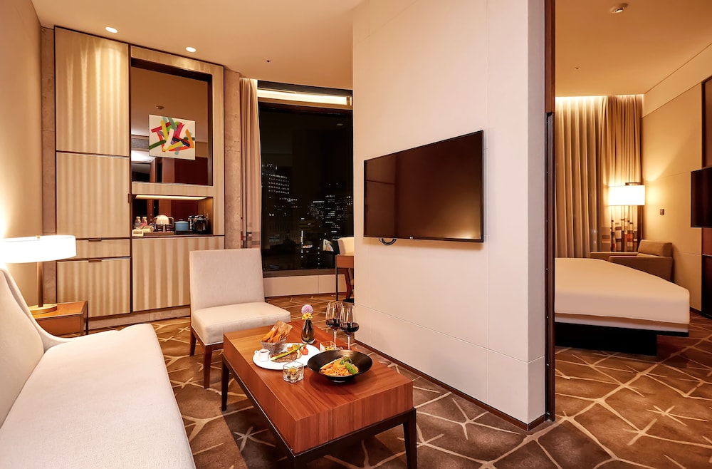 Breezy, Suite, 1 King Bed