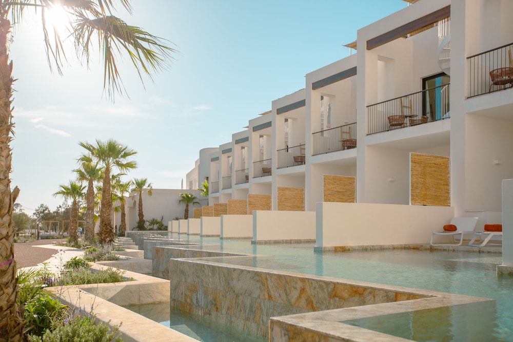 Junior Suite (Signature Level, Swim up) - Club Access Included - Photo 7