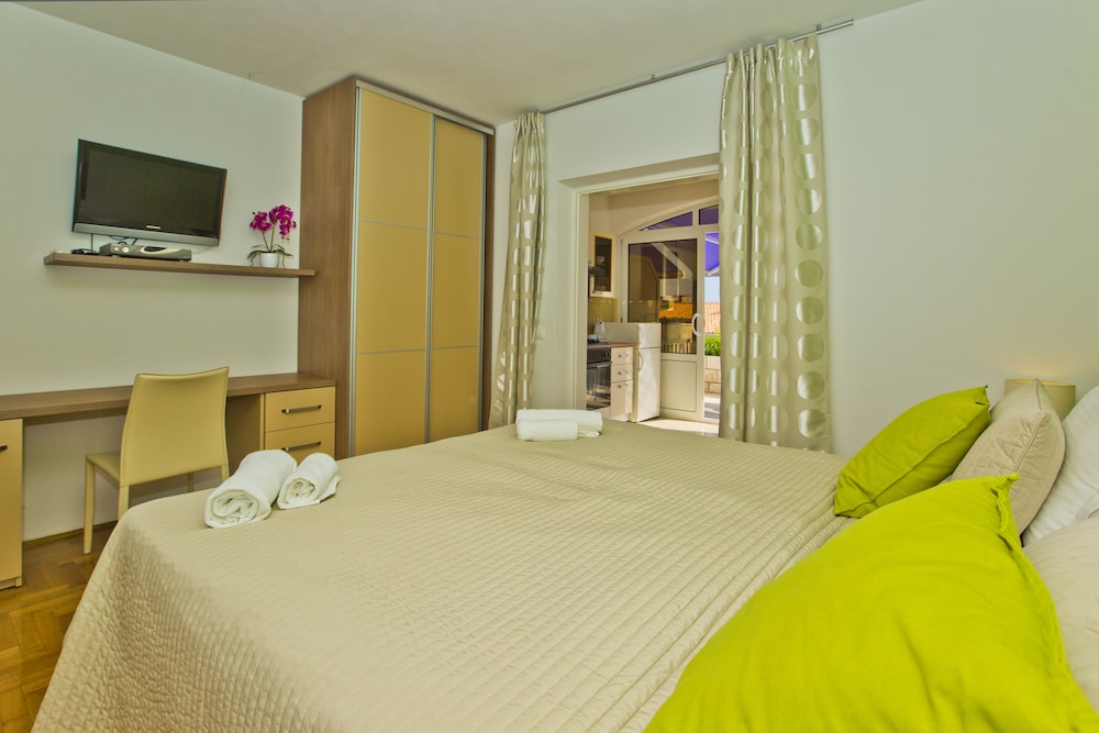 Standard Apartment, 1 Bedroom, Terrace, Partial Sea View photo 2