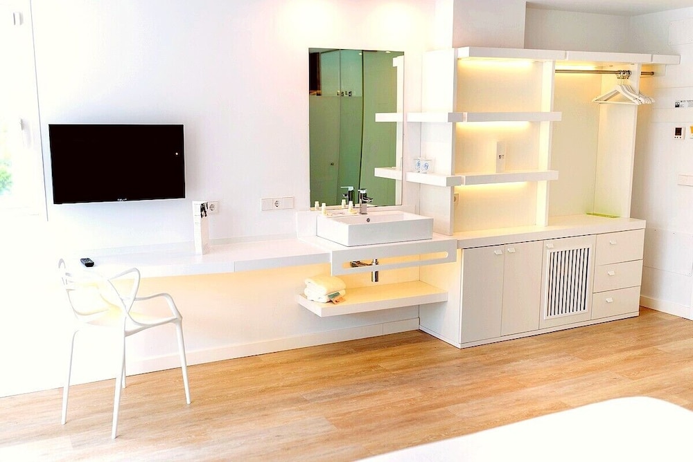 Family Room, Balcony photo 3