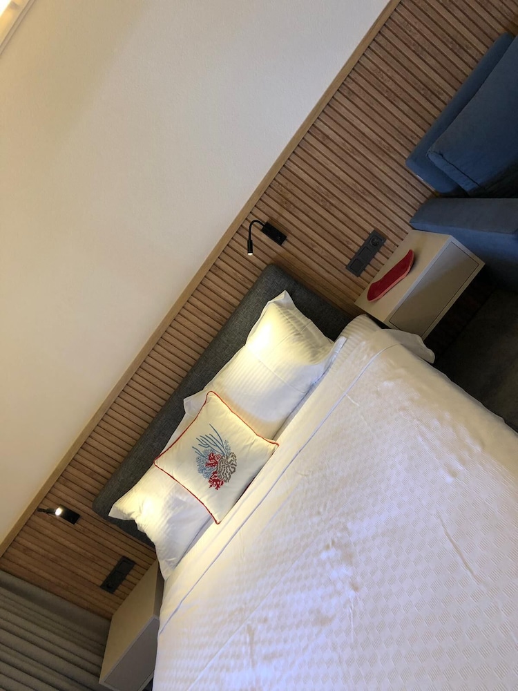 Deluxe Room - Photo 1