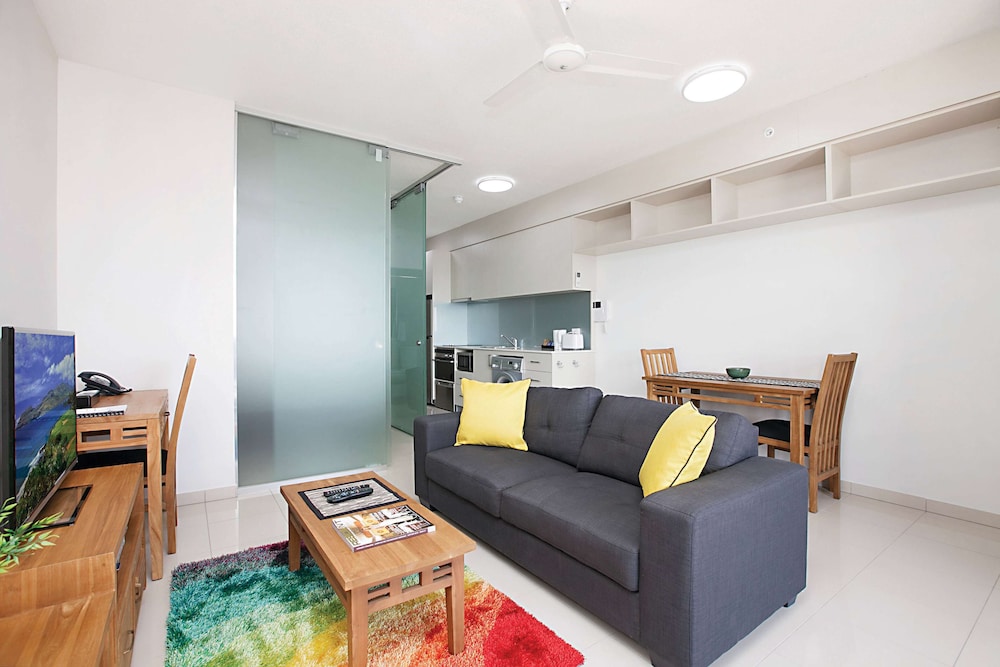 Executive Harbour View Apartment