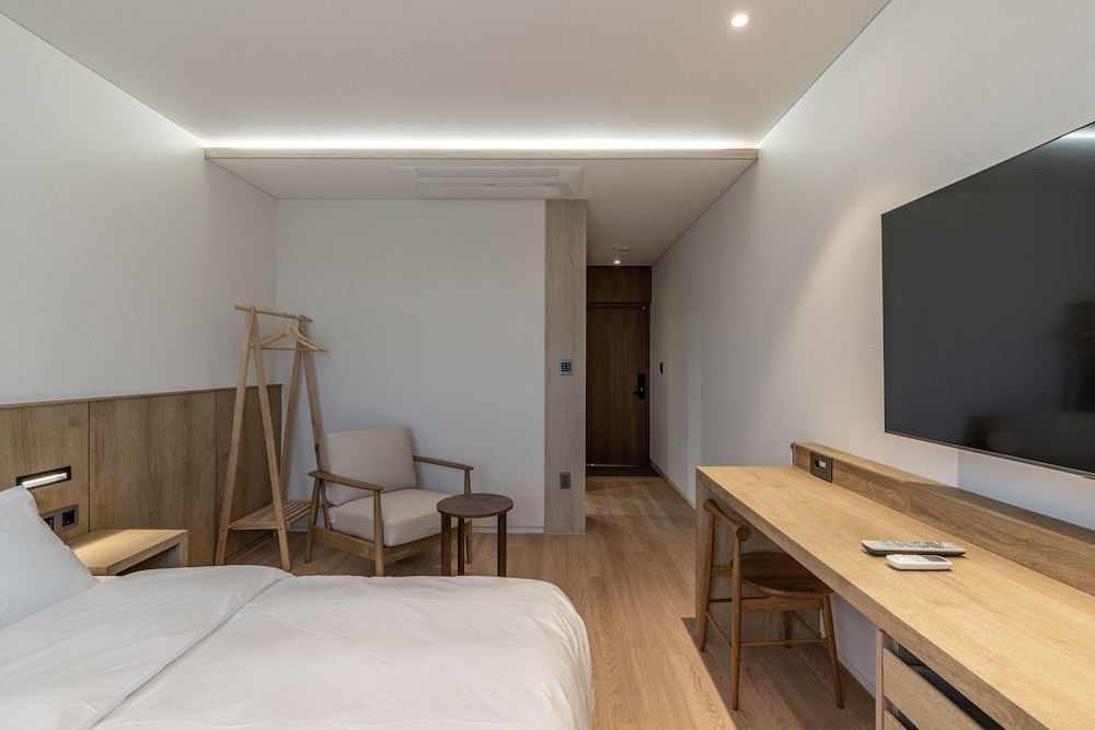 Standard Double Room, 1 Queen Bed A photo 2