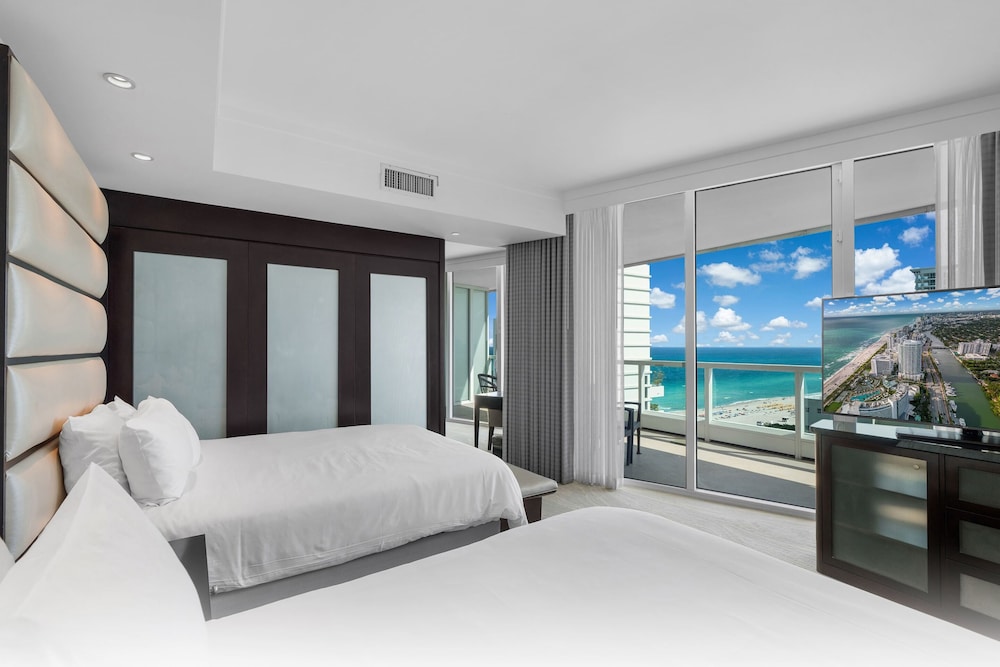 Junior Suite, Multiple Beds, Balcony, Partial Ocean View