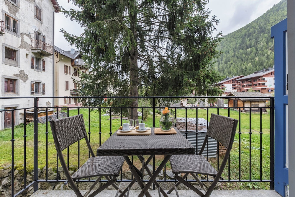 Family Apartment, Multiple Bedrooms (Vallorcine Balme 02 ski in / ski out) Family Apartment, Multiple Bedrooms (Vallorcine Balme 02 ski in / ski out)