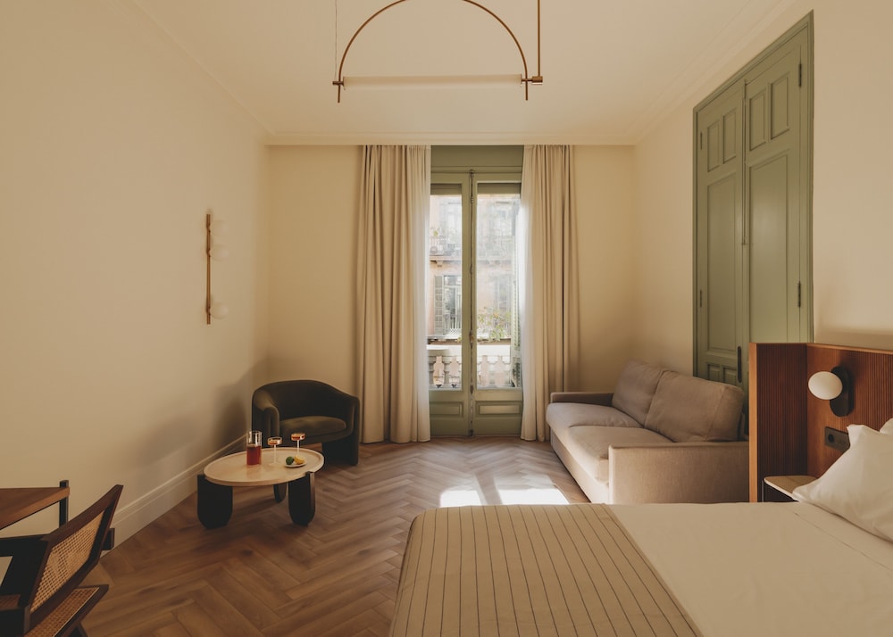 Superior Quadruple Room (GÜELL)