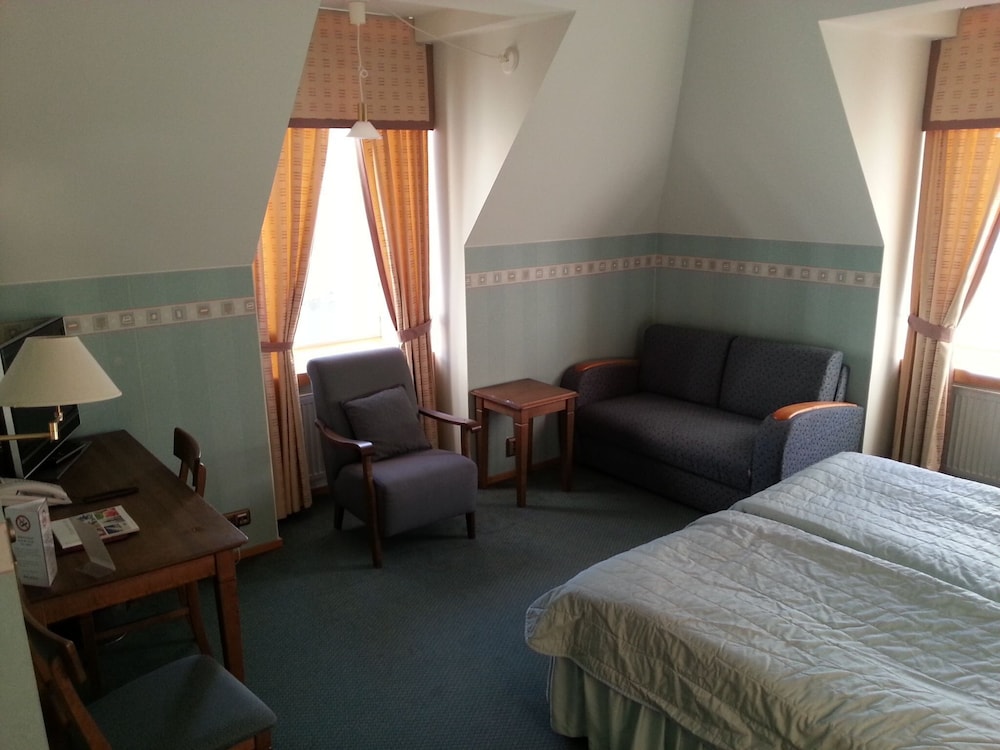 Family Room - Photo 15
