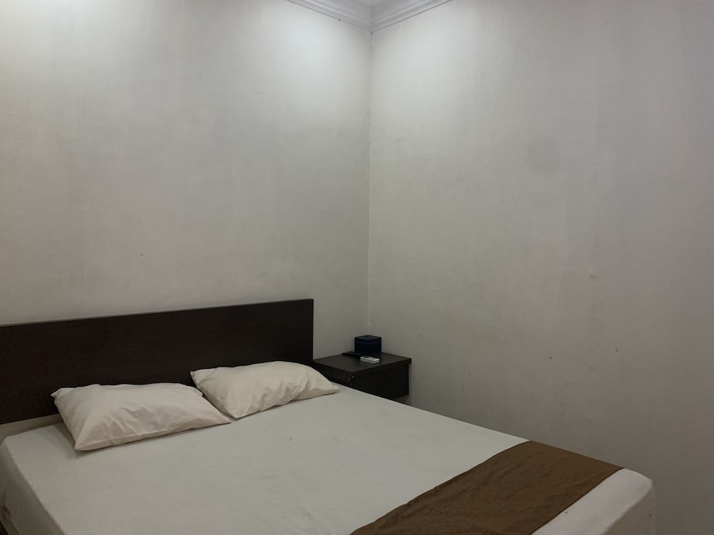 Standard Double Room - Photo 11