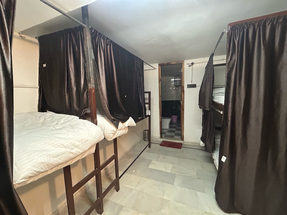 Basic Shared Dormitory, Women only