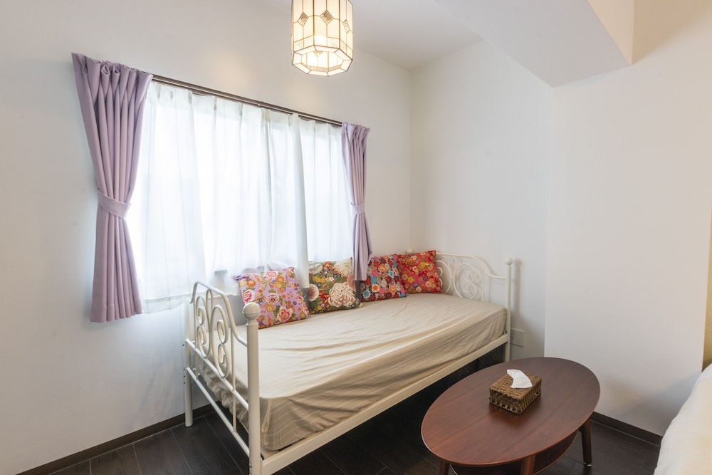 Twin Room - Photo 12