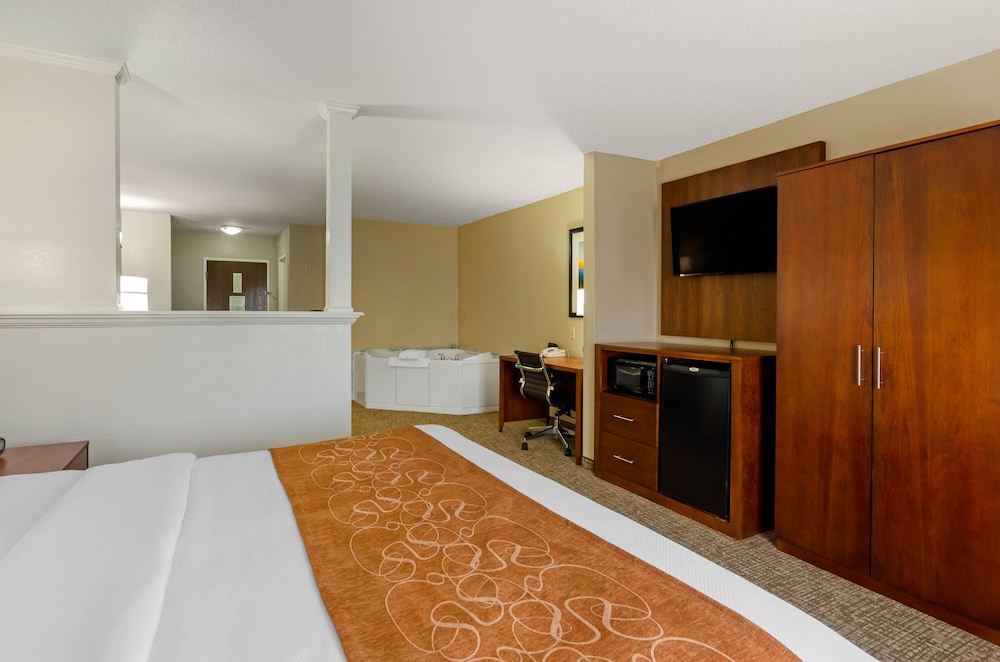 Suite, 1 King Bed with Sofa bed, Non Smoking - Photo 8