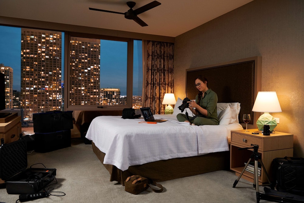Studio, 1 King Bed, Accessible, Bathtub