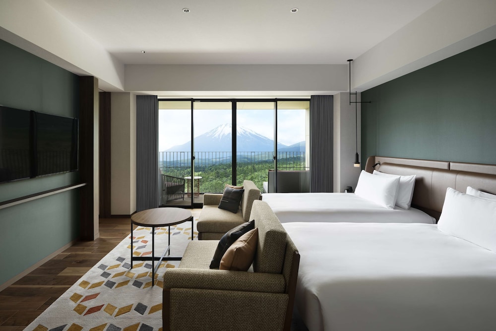 Suite, 2 Twin Beds (Grand Prix Twin Suite, Circuit View)