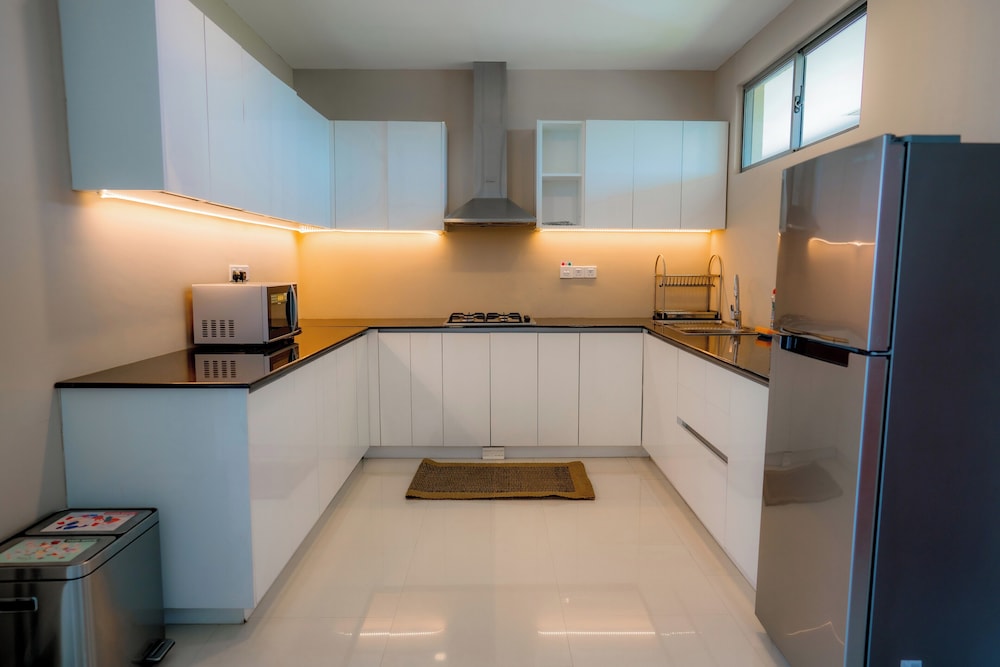 Deluxe Apartment, 3 Bedrooms, Kitchen, Partial Sea View photo 2