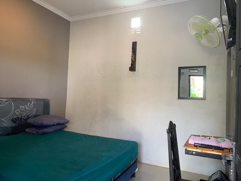 Basic Double Room, 1 Queen Bed