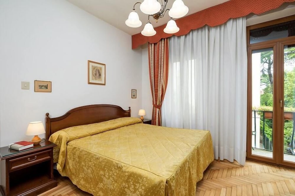 Double or Twin Room - Photo 7